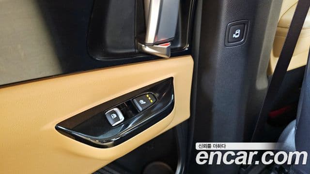 Kia Carnival 2023 — Şəkil 18/20