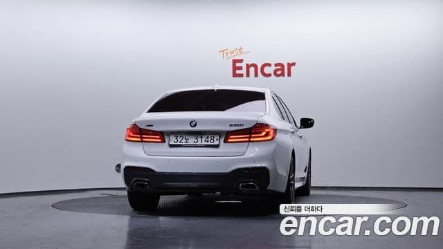 BMW 5 Series 2018 — ფოტო 4/20
