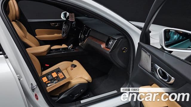 Volvo V60 Cross Country 2023 — ფოტო 11/20