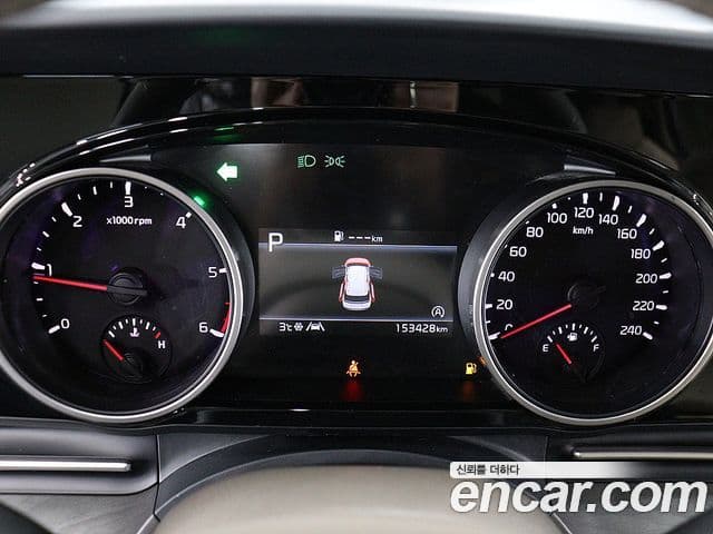 Kia Carnival 2021 — ფოტო 5/20