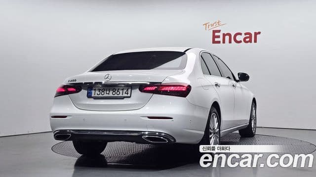 Mercedes-Benz E-Class 2022 — фото 2 из 20