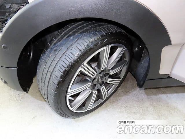 Mini Cooper S Clubman 2022 — ფოტო 19/20