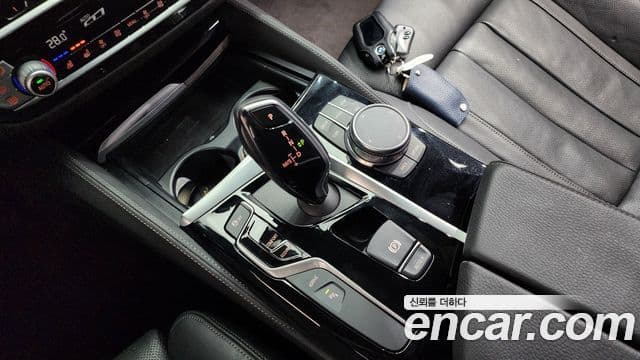 BMW 5 Series 2020 — ფოტო 8/20