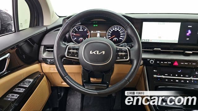 Kia Carnival 2022 — фото 13 из 20