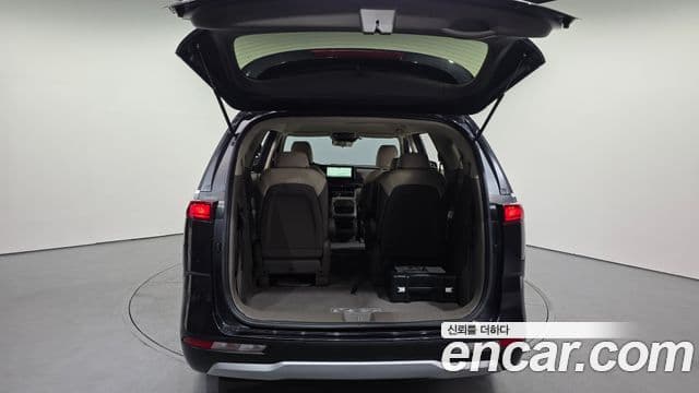 Kia Carnival 2021 — Фото 19/20
