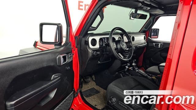 Jeep Wrangler 2021 — фото 12 из 20