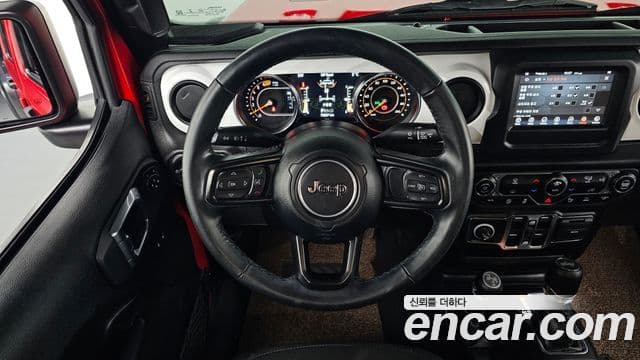 Jeep Wrangler 2021 — ფოტო 13/20
