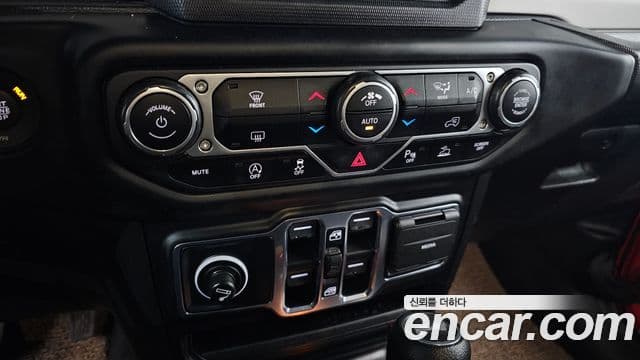 Jeep Wrangler 2021 — фото 17 из 20