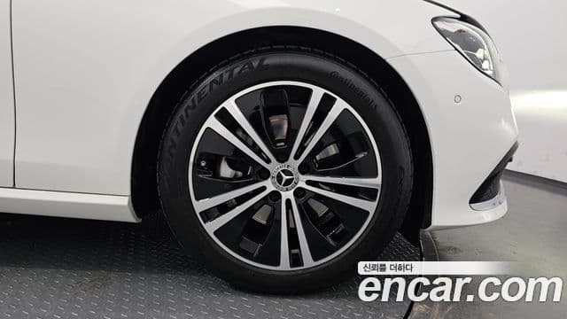 Mercedes-Benz E-Class 2020 — ფოტო 5/20