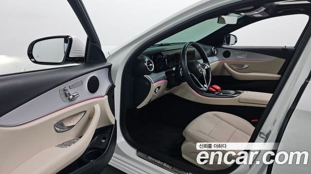 Mercedes-Benz E-Class 2020 — фото 11 из 20