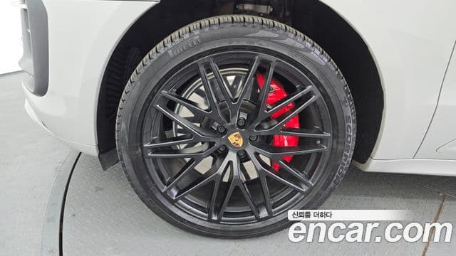 Porsche Macan 2022 — ფოტო 5/20