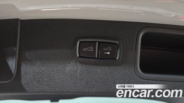 Porsche Macan 2022 — ფოტო 20/20