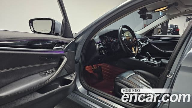 BMW 5 Series 2018 — Photo 14/20