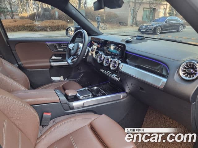 Mercedes-Benz GLB-Class 2023 — Şəkil 8/20