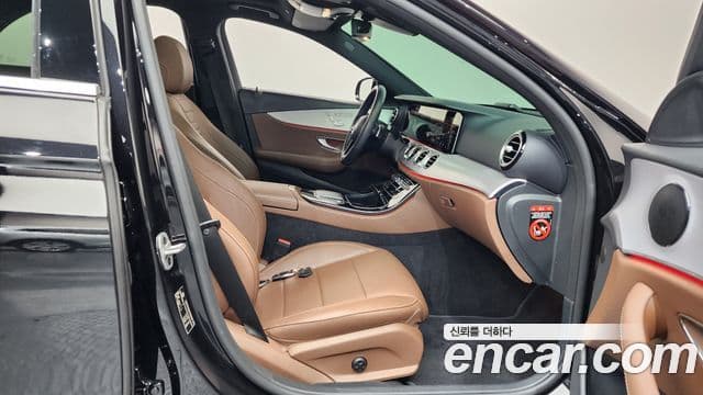 Mercedes-Benz E-Class 2021 — фото 11 из 20