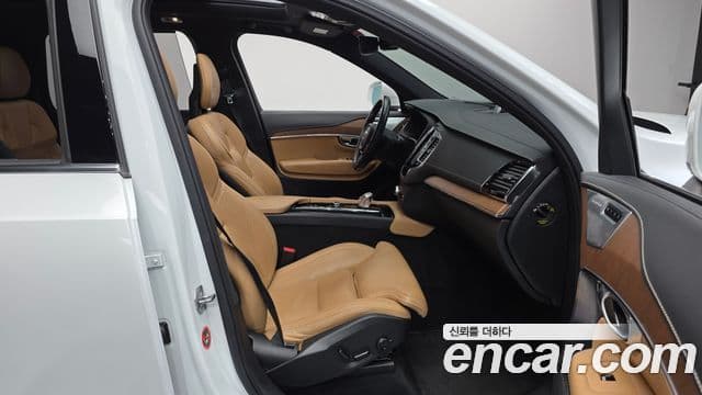 Volvo XC90 2018 — ფოტო 10/20