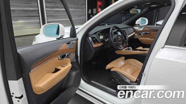 Volvo XC90 2018 — ფოტო 11/20