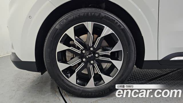 Kia Carnival 2022 — фото 5 из 20