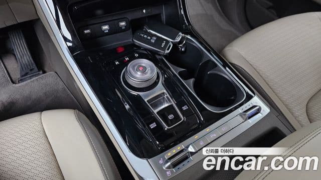 Kia Carnival 2022 — фото 9 из 20