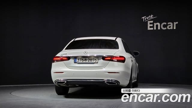 Mercedes-Benz E-Class 2020 — ფოტო 4/20