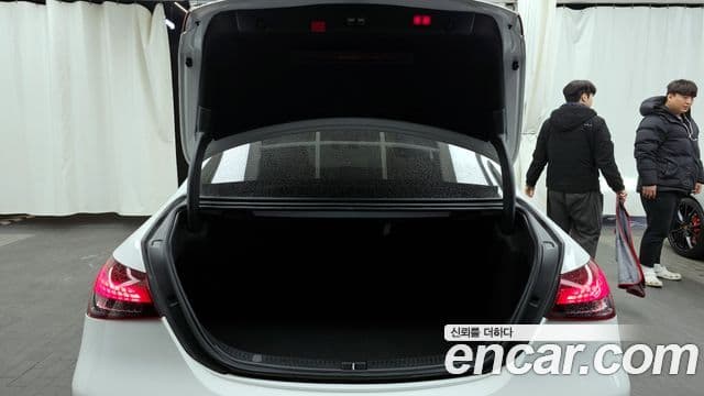 Mercedes-Benz E-Class 2020 — ფოტო 20/20