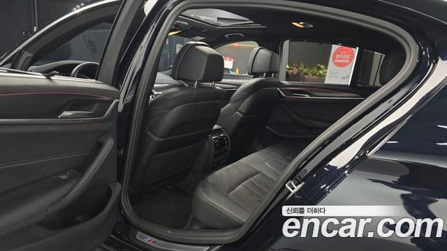 BMW 5 Series 2023 — фото 12 из 20