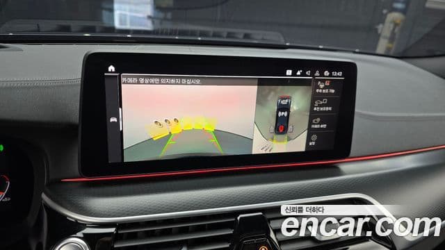 BMW 5 Series 2023 — фото 16 из 20