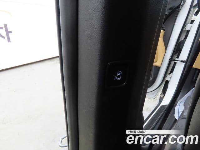 Kia Carnival 2022 — ფოტო 12/20