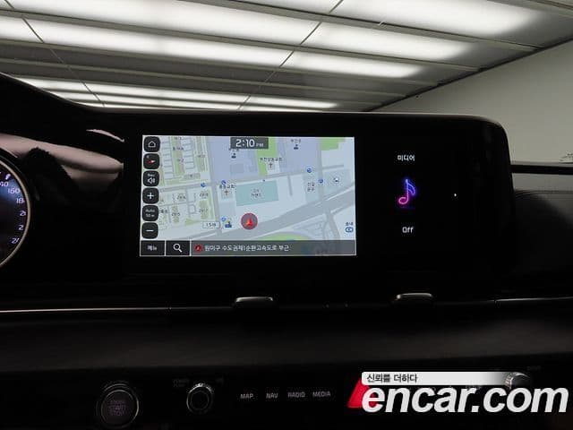 Kia Carnival 2022 — ფოტო 15/20
