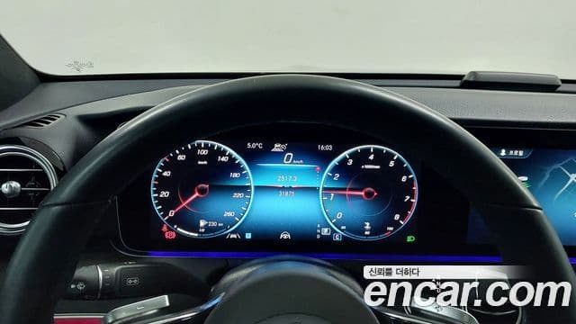 Mercedes-Benz E-Class 2023 — фото 7 из 17