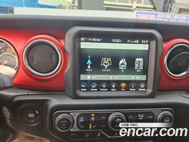 Jeep Wrangler 2021 — Şəkil 19/20