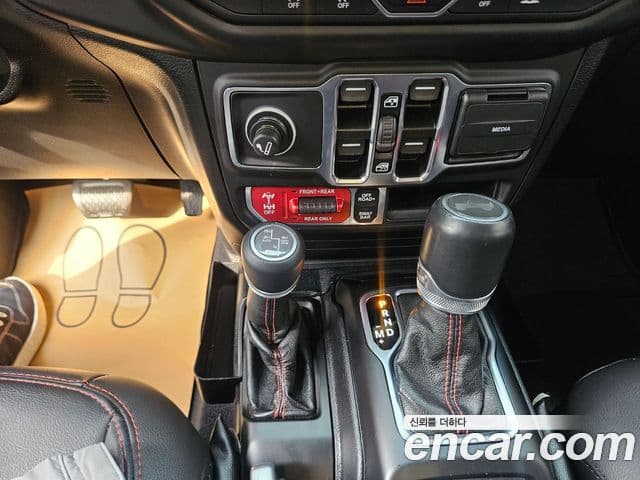 Jeep Wrangler 2021 — Şəkil 14/20
