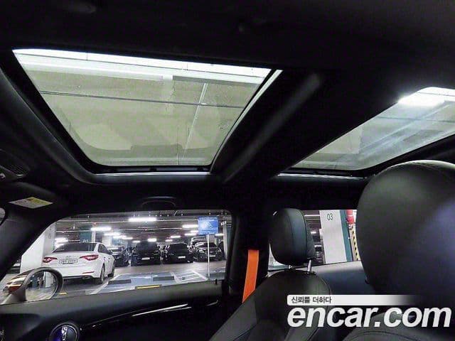 Mini Cooper S 2019 — фото 16 из 20