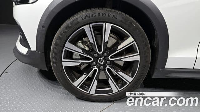 Volvo V60 Cross Country 2023 — фото 5 из 20