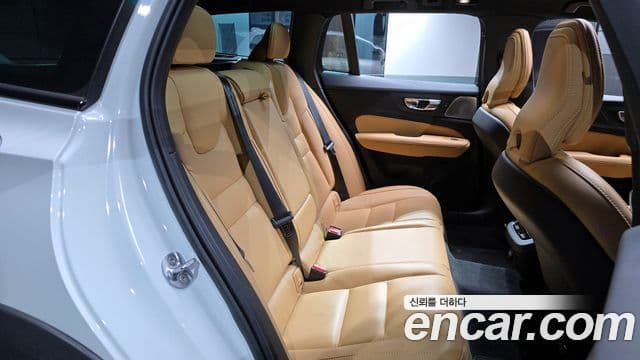 Volvo V60 Cross Country 2023 — фото 12 из 20