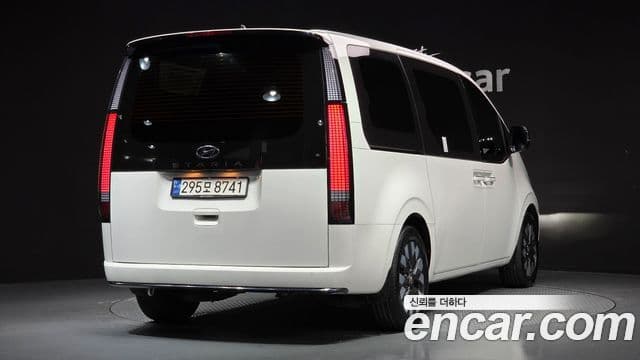 Hyundai Staria 2022 — Фото 1/20
