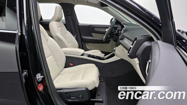 Volvo XC40 2023 — Şəkil 10/20