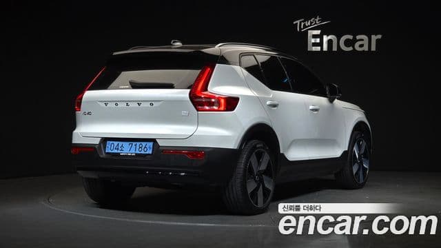 Volvo XC40 Recharge 2024 — ფოტო 16/20
