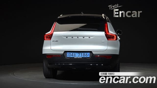 Volvo XC40 Recharge 2024 — ფოტო 3/20