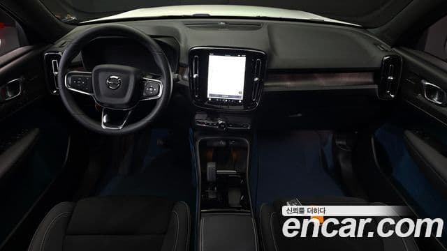 Volvo XC40 Recharge 2024 — ფოტო 17/20