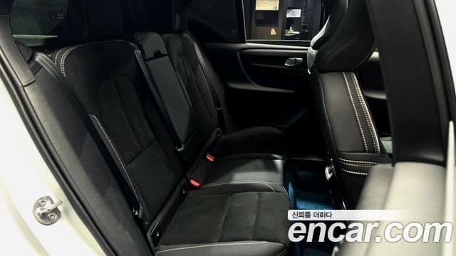 Volvo XC40 Recharge 2024 — ფოტო 15/20