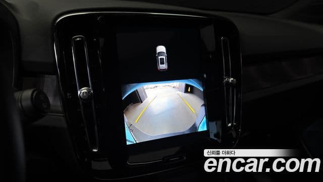 Volvo XC40 Recharge 2024 — ფოტო 19/20