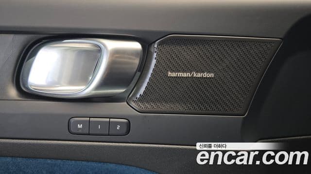Volvo XC40 Recharge 2024 — ფოტო 20/20