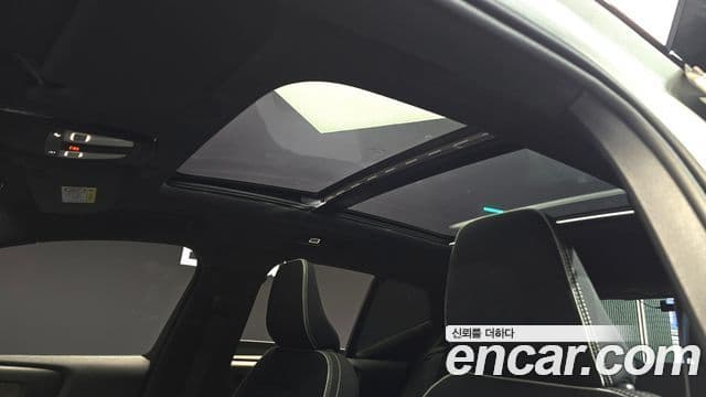 Volvo XC40 Recharge 2024 — ფოტო 8/20