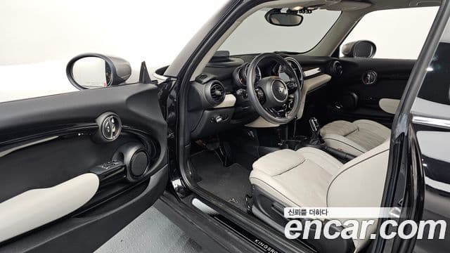 Mini Cooper S 2020 — фото 10 из 20