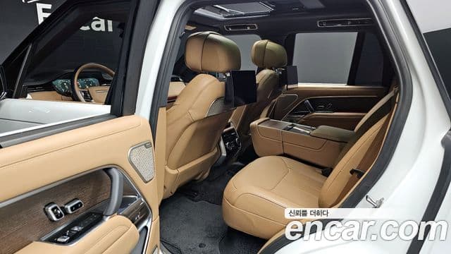 Land Rover Range Rover 2023 — фото 11 из 20