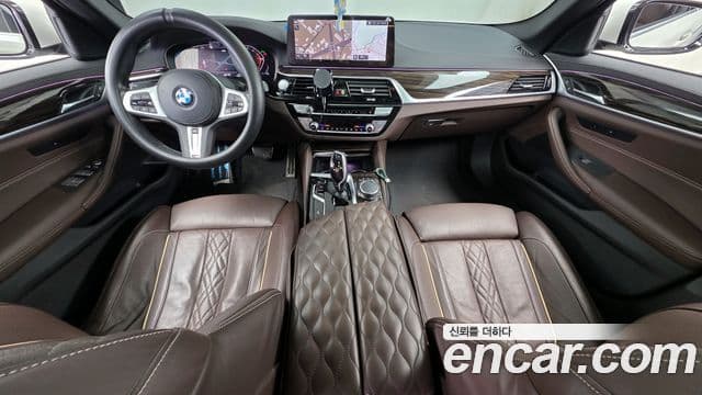 BMW 5 Series 2022 — Photo 19/20