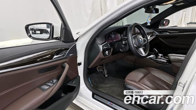 BMW 5 Series 2022 — Photo 17/20
