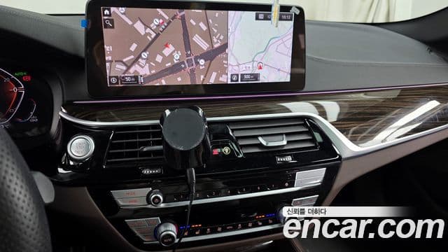 BMW 5 Series 2022 — Photo 13/20