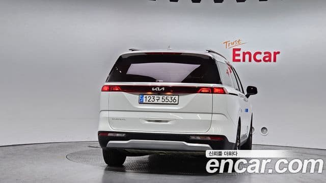 Kia Carnival 2023 — ფოტო 4/20